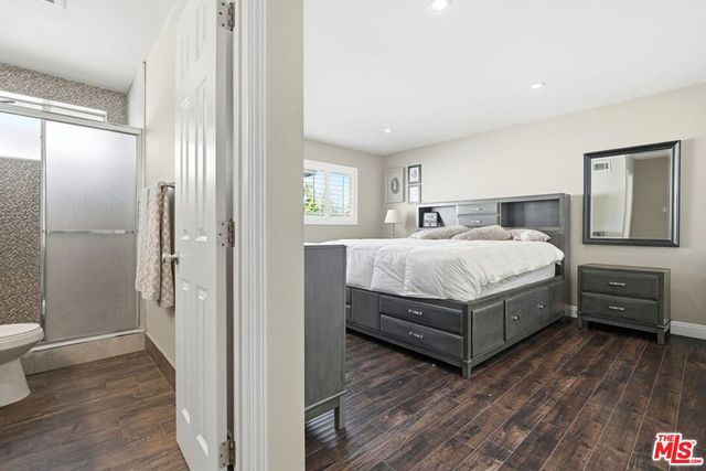 18601 Collins Street D27, Tarzana, CA 91356