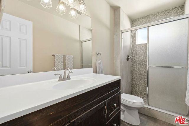 18601 Collins Street D27, Tarzana, CA 91356