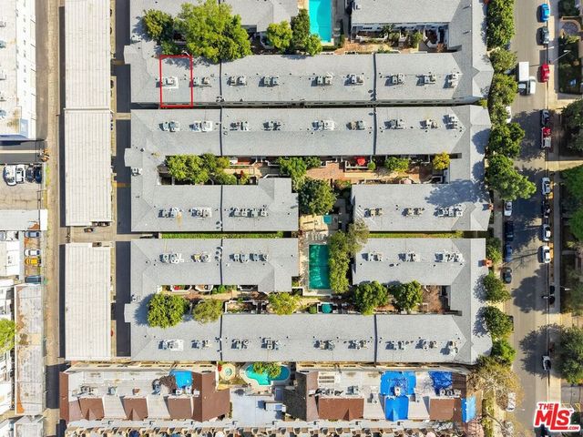 18601 Collins Street D27, Tarzana, CA 91356