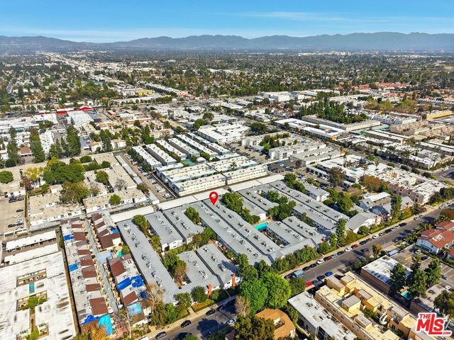 18601 Collins Street D27, Tarzana, CA 91356