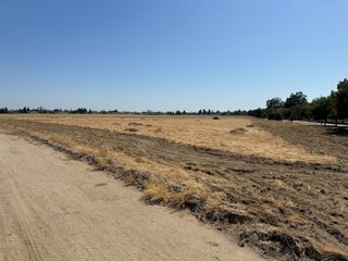 717 N Mooney Boulevard, Tulare, CA 93274