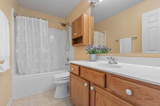332 colonial Drive, Vernon Hills, IL 60061