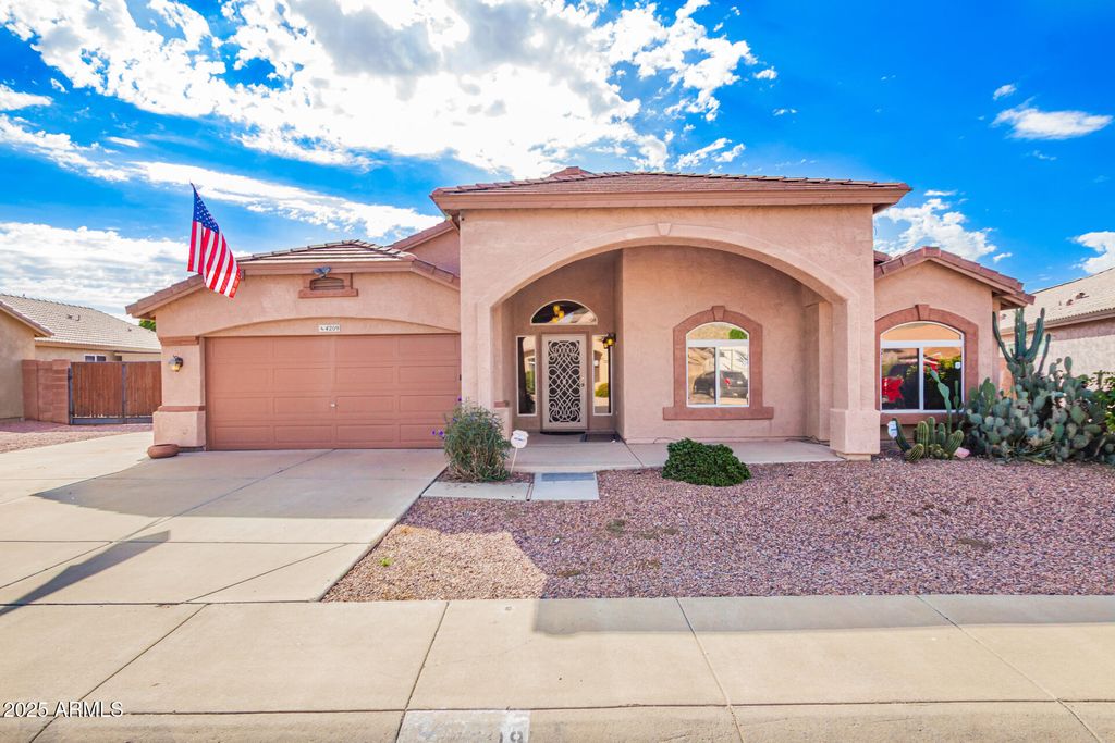 4209 W WAHALLA Lane, Glendale, AZ 85308
