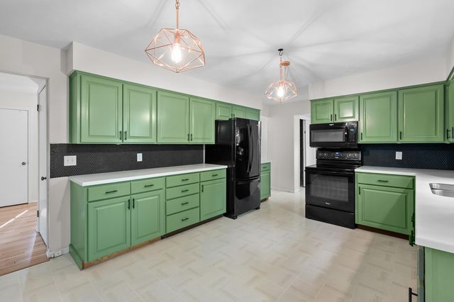 9766 S Westnedge Avenue, Portage City, MI 49002