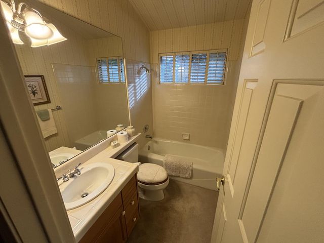 9066 N Red Lion Drive, Fresno, CA 93720