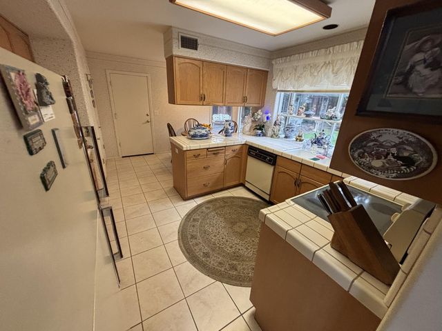 9066 N Red Lion Drive, Fresno, CA 93720