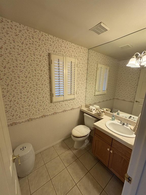 Image 14 of property listing at 9066 N Red Lion Drive, Fresno, CA 93720