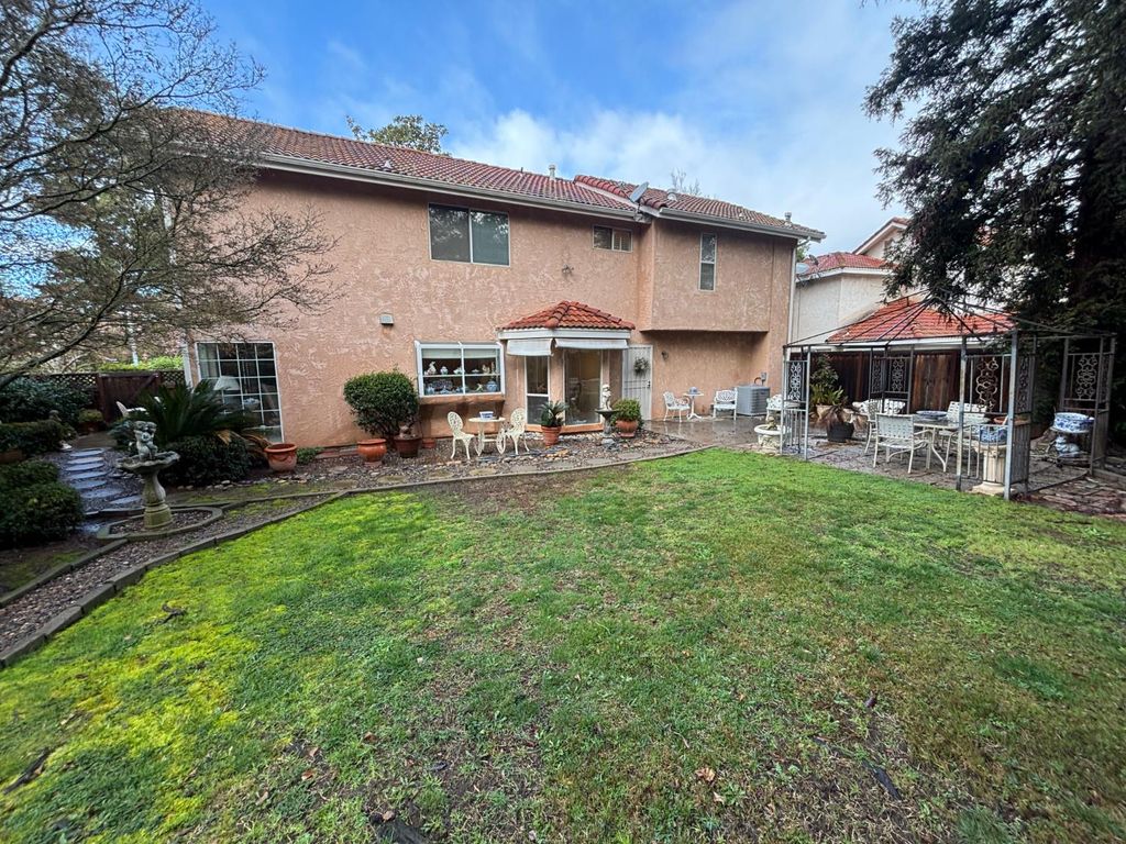 Image 17 of property listing at 9066 N Red Lion Drive, Fresno, CA 93720