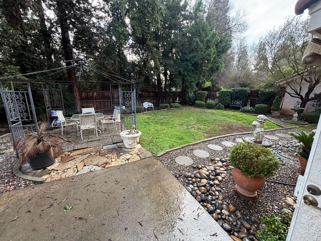 Image 20 of property listing at 9066 N Red Lion Drive, Fresno, CA 93720