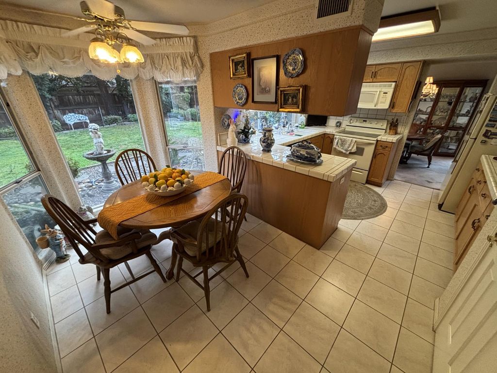 Image 22 of property listing at 9066 N Red Lion Drive, Fresno, CA 93720