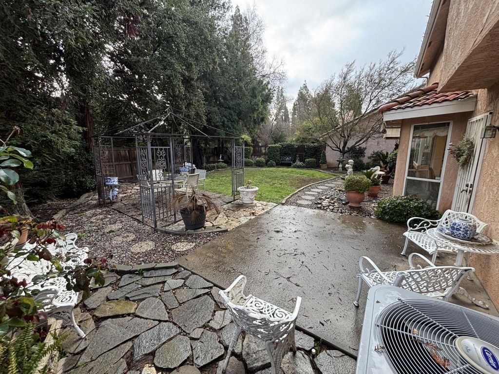 Image 5 of property listing at 9066 N Red Lion Drive, Fresno, CA 93720