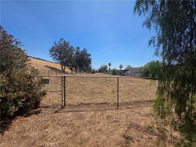 2881 N Golden, San Bernardino, CA 92404