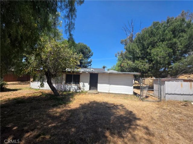 2881 N Golden, San Bernardino, CA 92404
