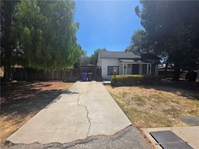 2881 N Golden, San Bernardino, CA 92404