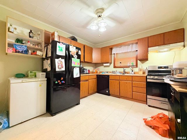 504 W SOUTH Street, Harrisburg, IL 62946