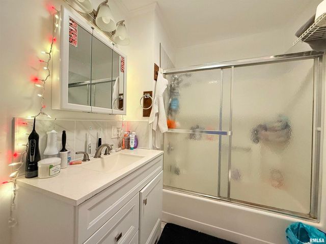 504 W SOUTH Street, Harrisburg, IL 62946