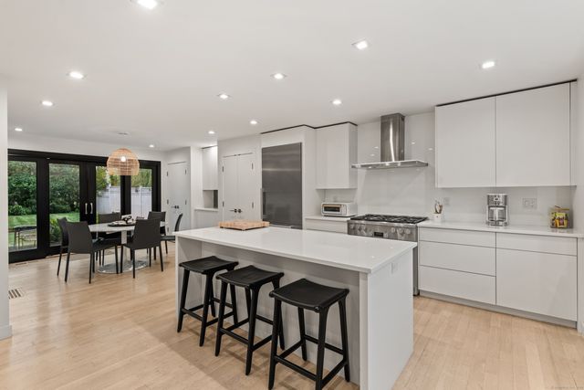 200 Hillspoint Road, Westport, CT 06880