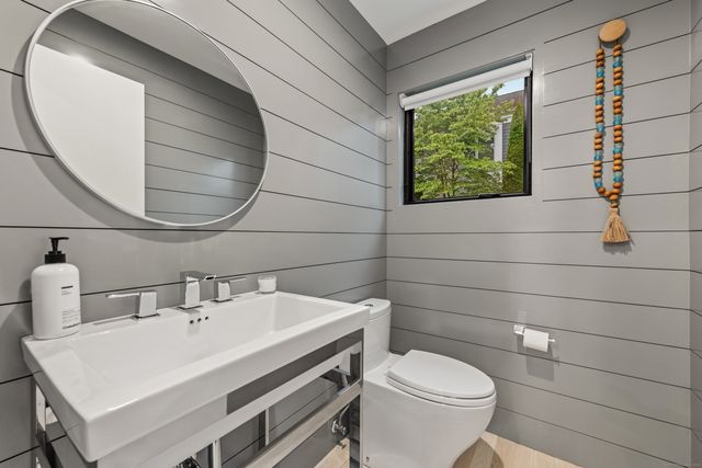 200 Hillspoint Road, Westport, CT 06880