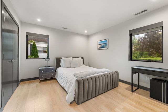 200 Hillspoint Road, Westport, CT 06880