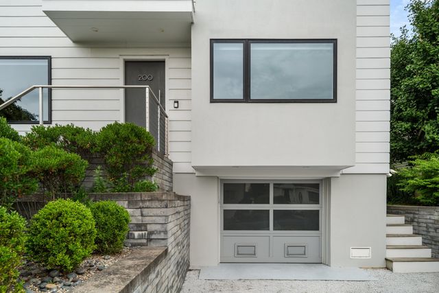 200 Hillspoint Road, Westport, CT 06880