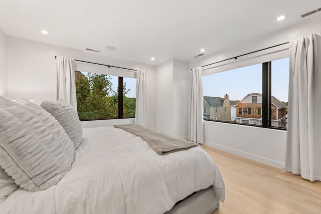 200 Hillspoint Road, Westport, CT 06880