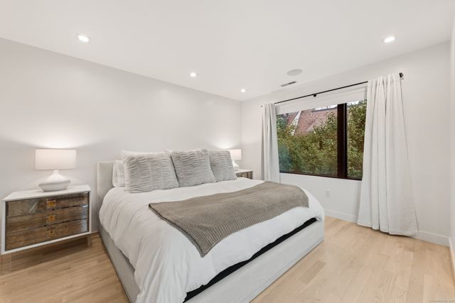 200 Hillspoint Road, Westport, CT 06880