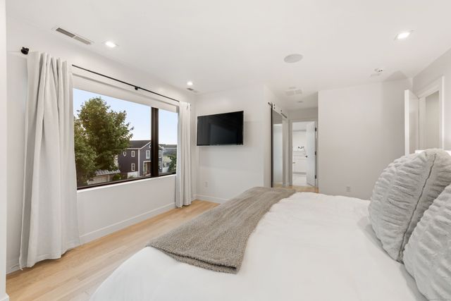 200 Hillspoint Road, Westport, CT 06880