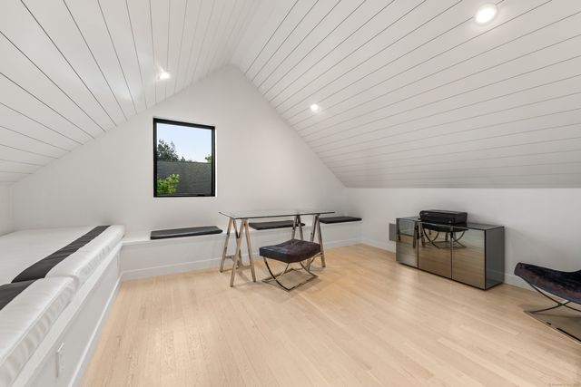 200 Hillspoint Road, Westport, CT 06880