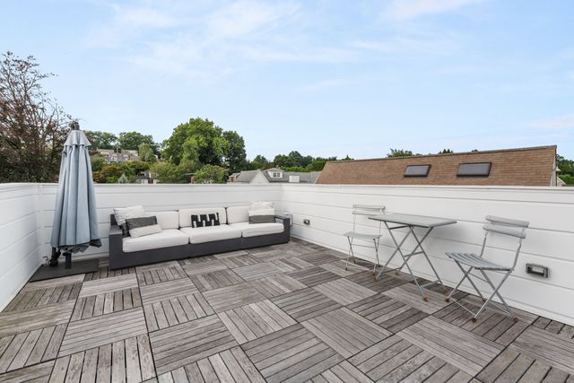 200 Hillspoint Road, Westport, CT 06880