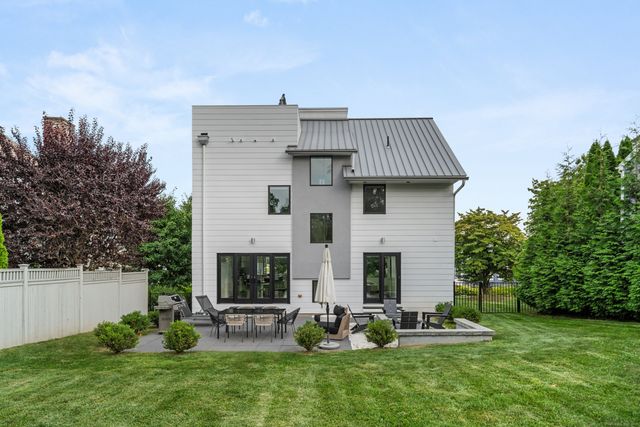 200 Hillspoint Road, Westport, CT 06880