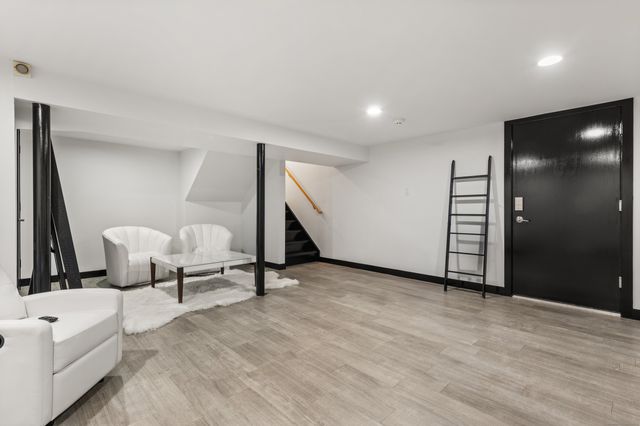 200 Hillspoint Road, Westport, CT 06880