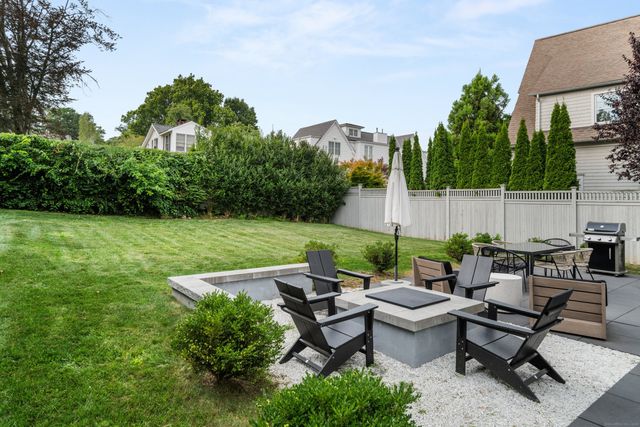 200 Hillspoint Road, Westport, CT 06880