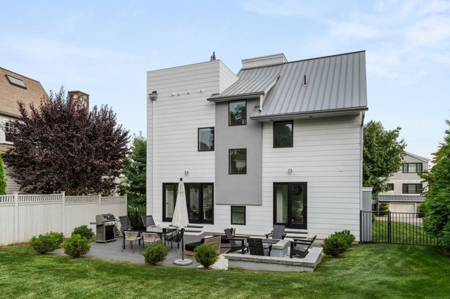 200 Hillspoint Road, Westport, CT 06880