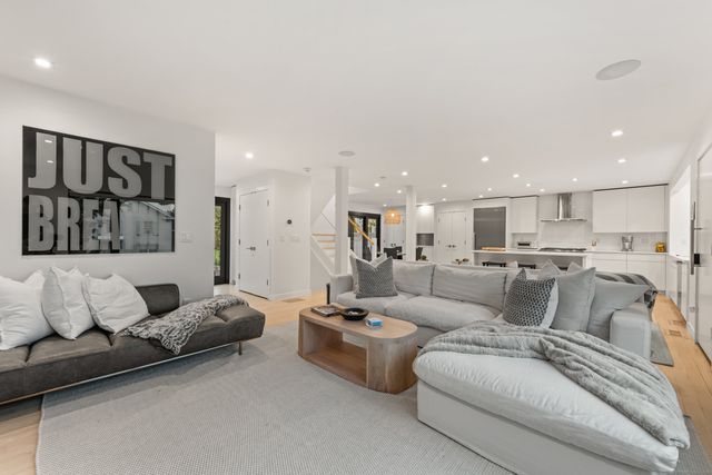 200 Hillspoint Road, Westport, CT 06880