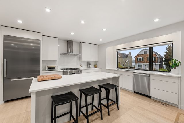 200 Hillspoint Road, Westport, CT 06880