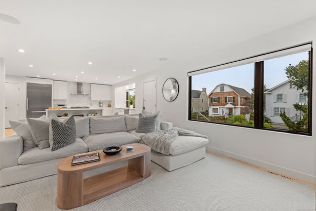 200 Hillspoint Road, Westport, CT 06880