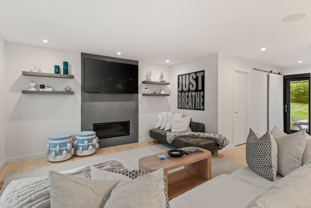 200 Hillspoint Road, Westport, CT 06880