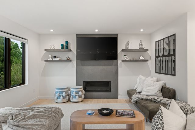 200 Hillspoint Road, Westport, CT 06880