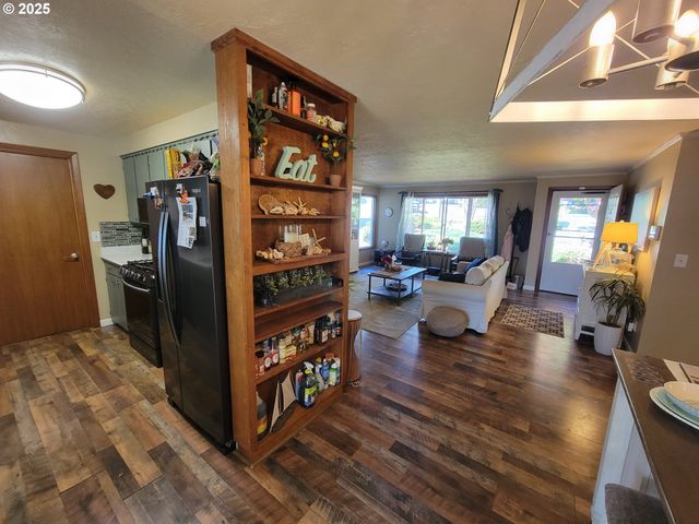 1830 Nw 35th Pl, Lincoln City, OR 97367