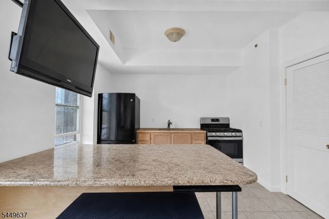 133 N Maple Ave 303, East Orange City, NJ 07017