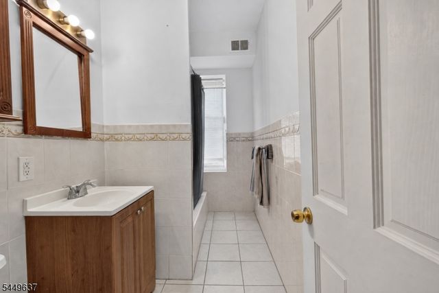 133 N Maple Ave 303, East Orange City, NJ 07017