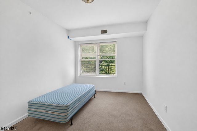 133 N Maple Ave 303, East Orange City, NJ 07017