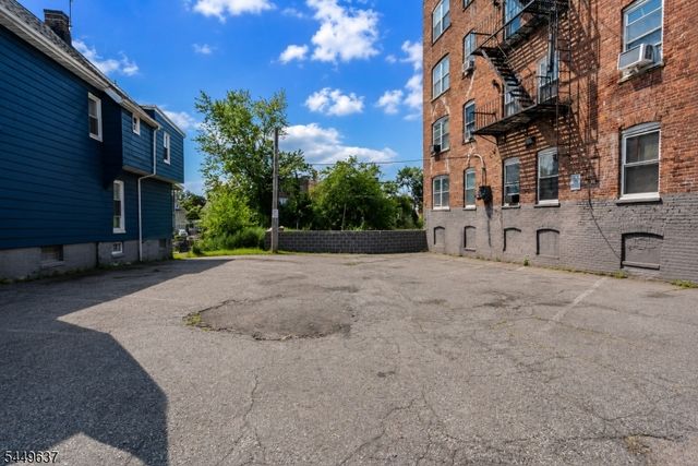 133 N Maple Ave 303, East Orange City, NJ 07017