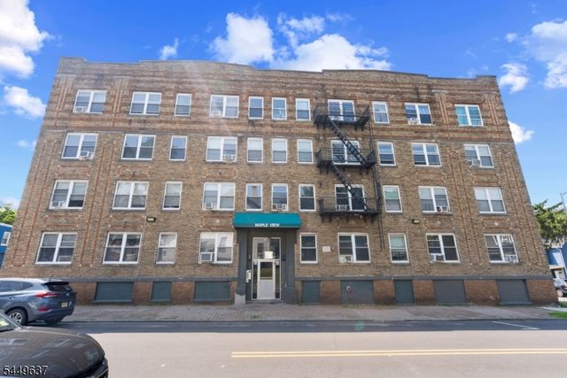 133 N Maple Ave 303, East Orange City, NJ 07017