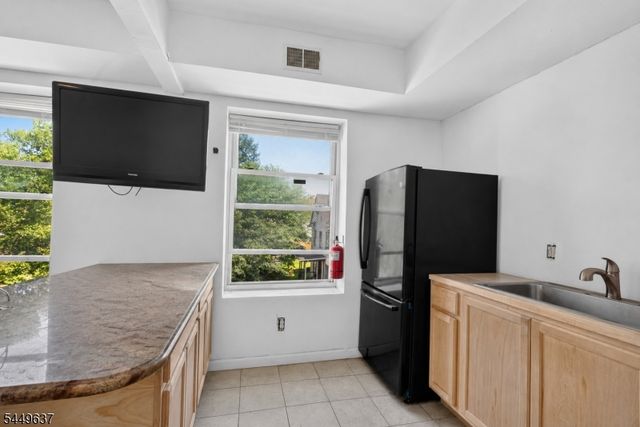 133 N Maple Ave 303, East Orange City, NJ 07017