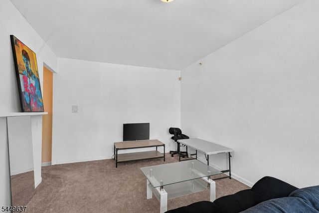 133 N Maple Ave 303, East Orange City, NJ 07017