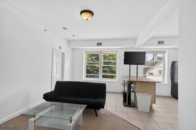 133 N Maple Ave 303, East Orange City, NJ 07017