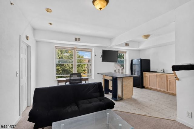133 N Maple Ave 303, East Orange City, NJ 07017