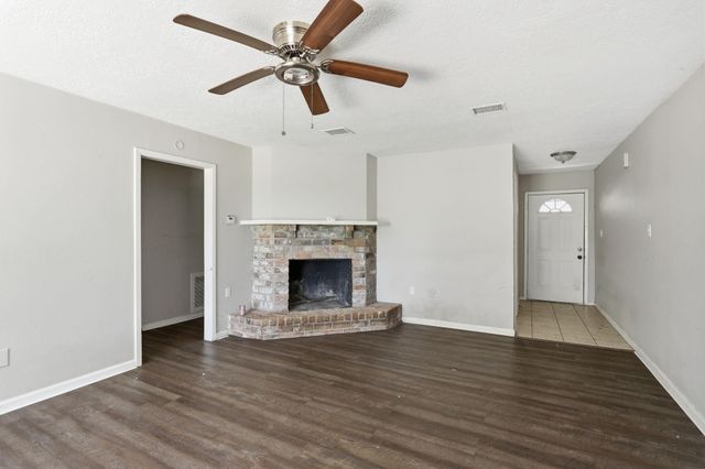 6614 Indian Lake Drive, Houston, TX 77489