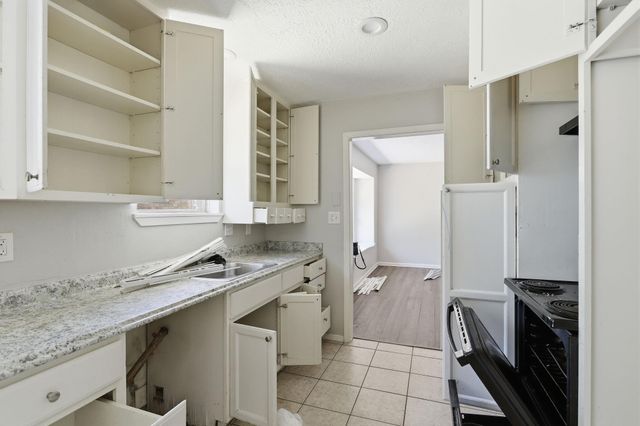 6614 Indian Lake Drive, Houston, TX 77489